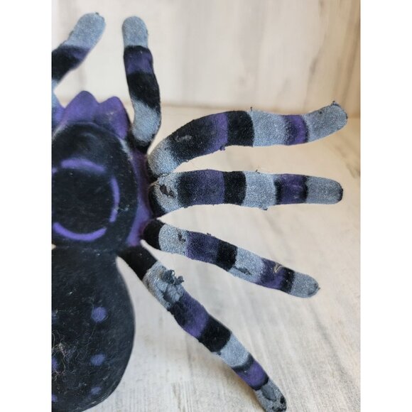 Flocked realistic scary spider purple Halloween home decor - Picture 5 of 7